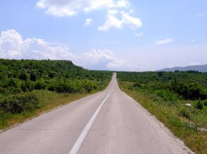 Végtelen-az-előttük-lévő-út